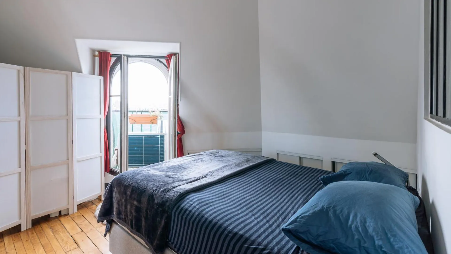 Amazing View 2Bd Apartment Montmartre! Paris