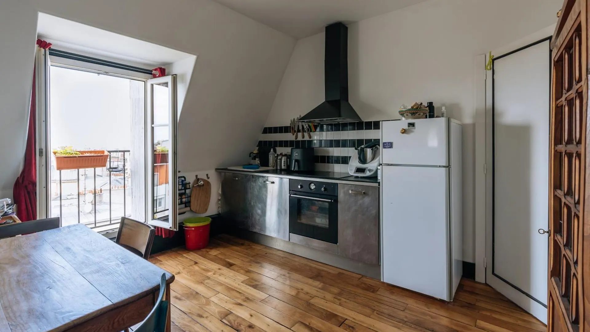 Amazing View 2Bd Apartment Montmartre! Paris France