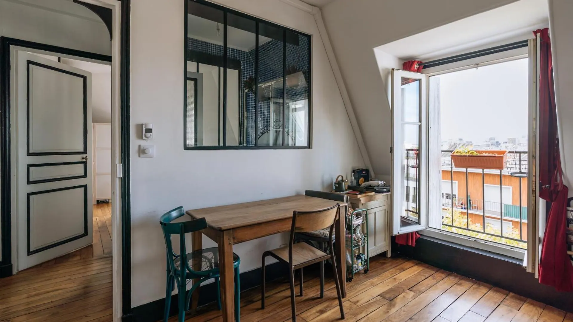 Amazing View 2Bd Apartment Montmartre! Paris