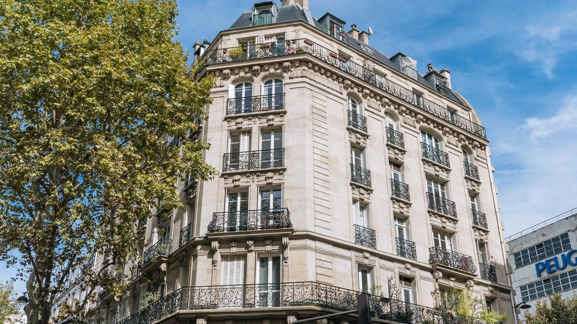 Amazing View 2Bd Apartment Montmartre! Paris