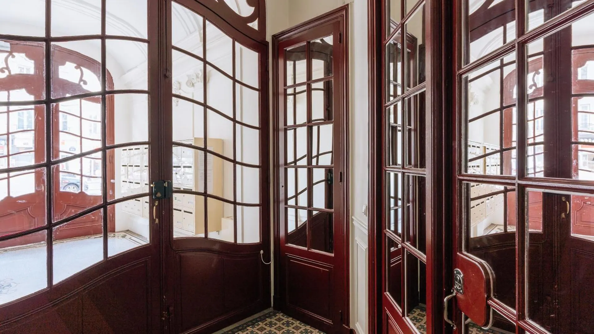 Amazing View 2Bd Apartment Montmartre! Paris