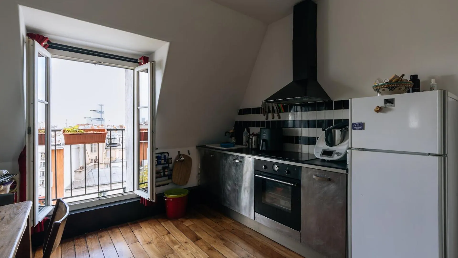 Amazing View 2Bd Apartment Montmartre! Paris